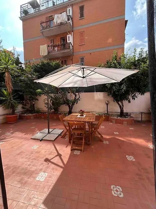 Apartment Bucaneve House Roma