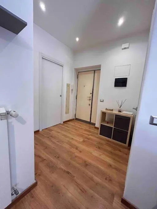 Apartment Bucaneve House Roma